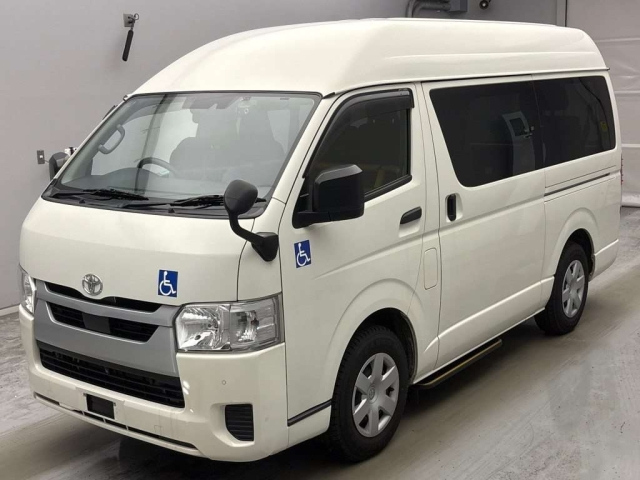TOYOTA HIACE — фото