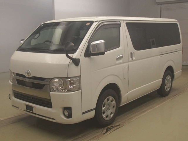 TOYOTA HIACE — фото