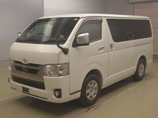 TOYOTA HIACE — фото