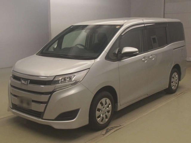 TOYOTA NOAH — фото