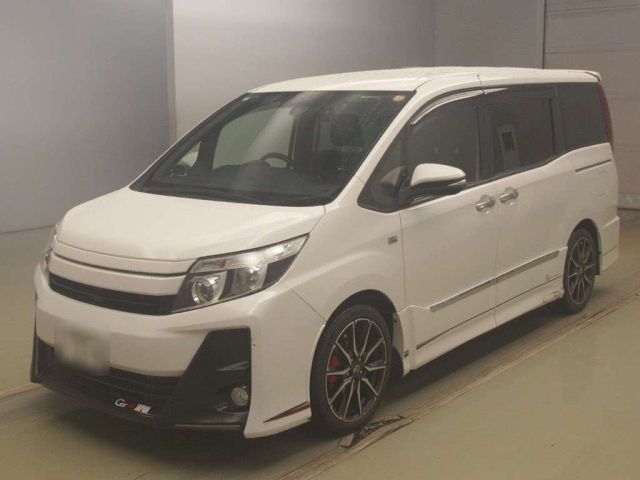 TOYOTA NOAH — фото