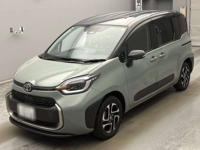 TOYOTA SIENTA — фото
