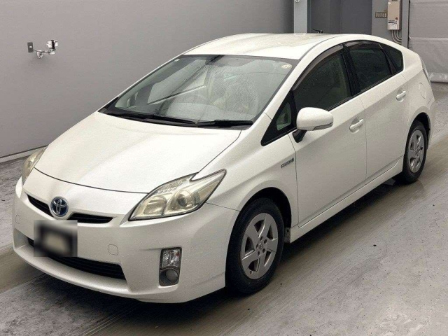 TOYOTA PRIUS — фото