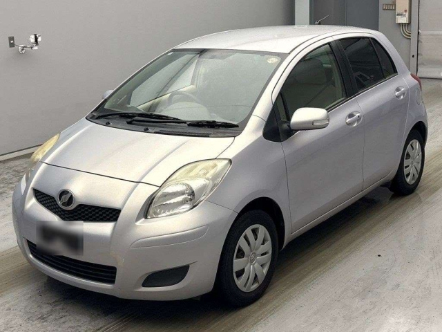 TOYOTA VITZ — фото