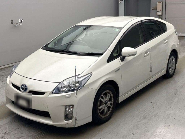 TOYOTA PRIUS — фото