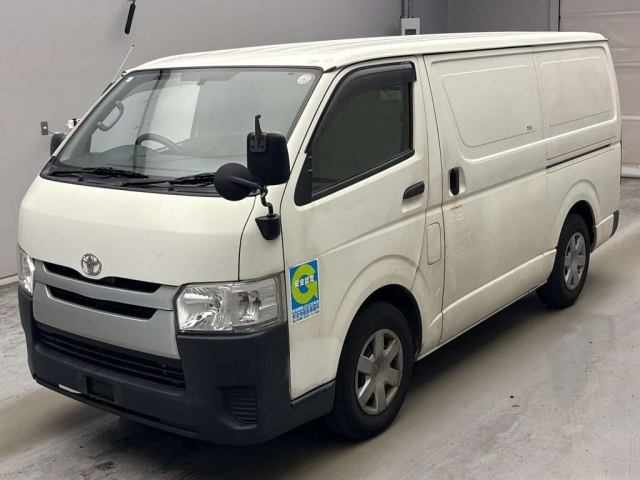 TOYOTA HIACE — фото