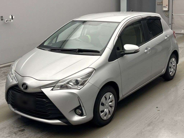 TOYOTA VITZ — фото
