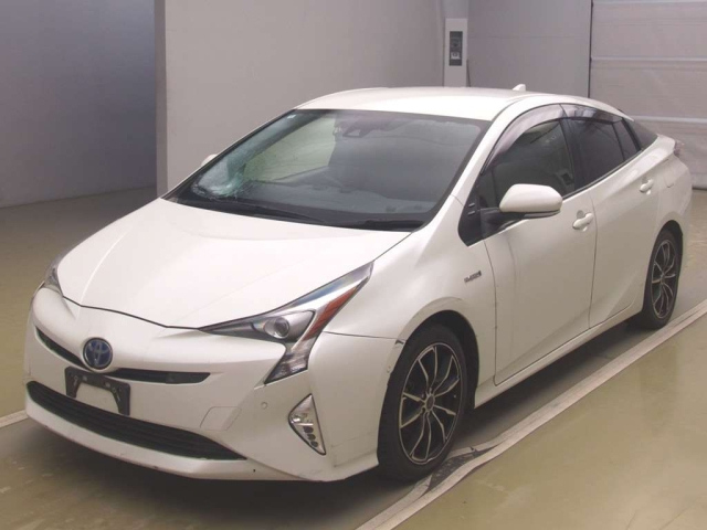 TOYOTA PRIUS — фото