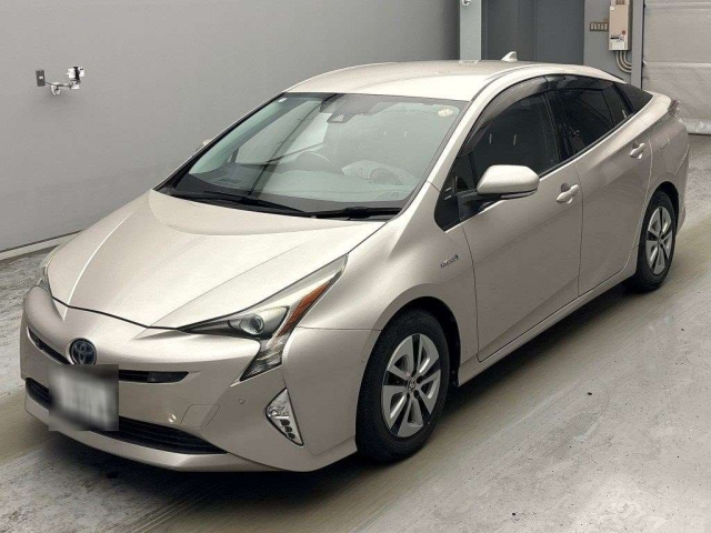 TOYOTA PRIUS — фото