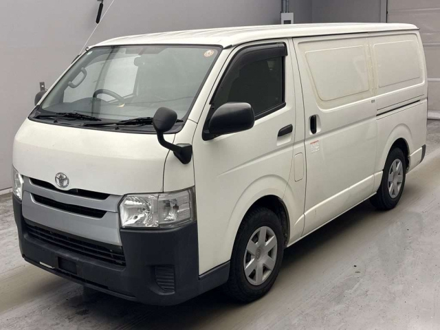 TOYOTA HIACE — фото