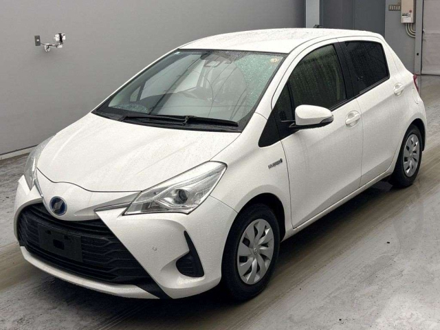 TOYOTA VITZ — фото