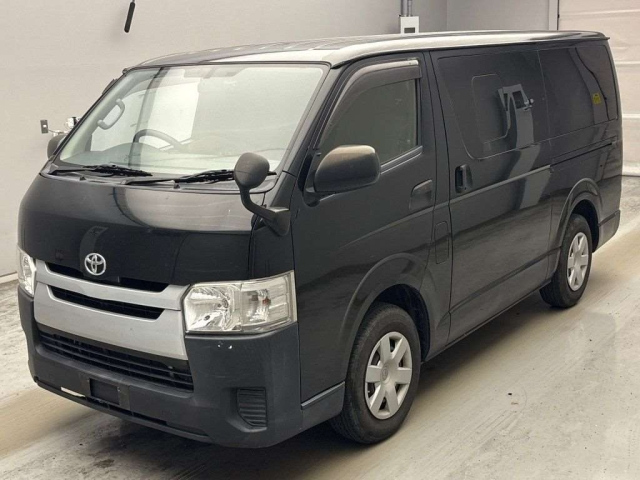 TOYOTA HIACE — фото