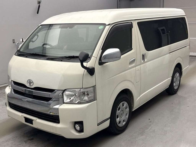 TOYOTA HIACE — фото