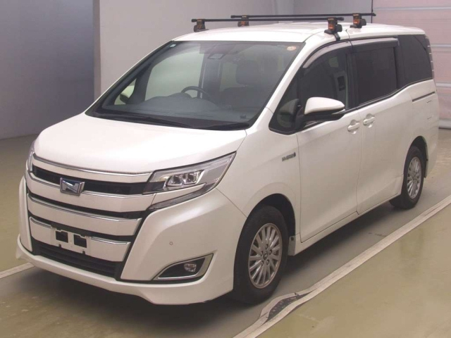 TOYOTA NOAH — фото