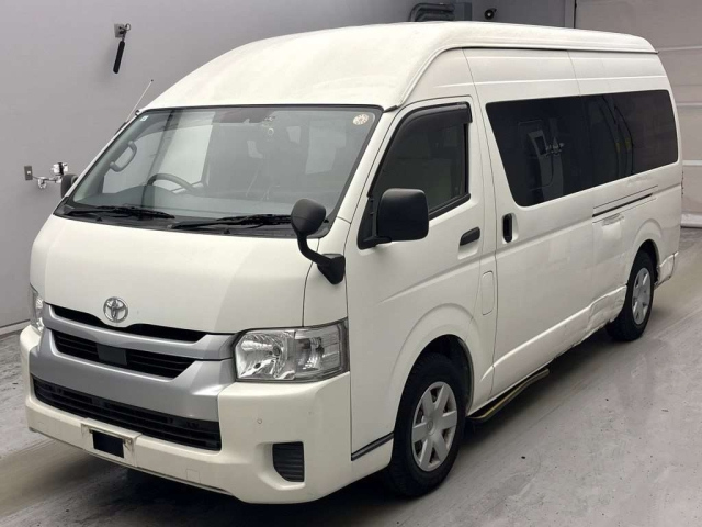 TOYOTA HIACE — фото