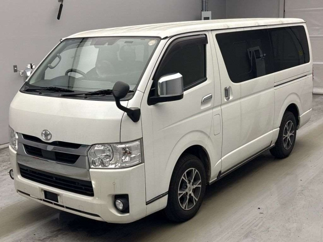 TOYOTA HIACE — фото
