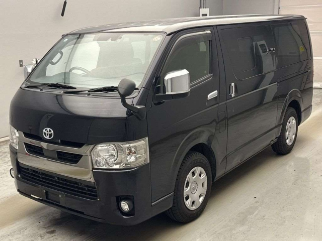 TOYOTA HIACE — фото
