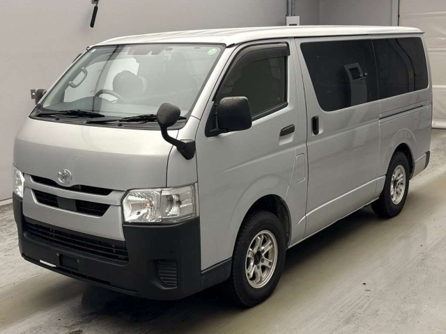 TOYOTA HIACE — фото