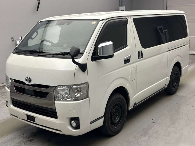 TOYOTA HIACE — фото
