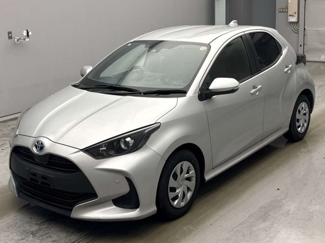 TOYOTA YARIS — фото
