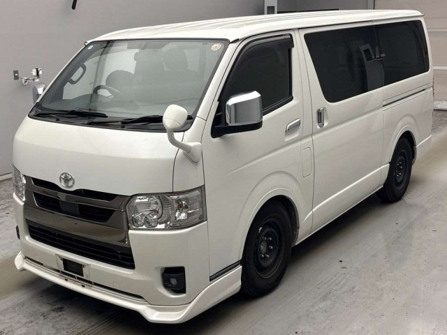 TOYOTA HIACE — фото