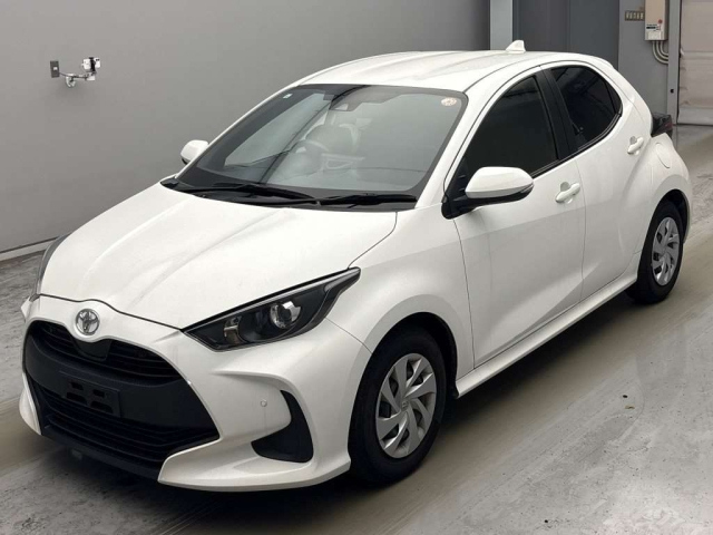 TOYOTA YARIS — фото