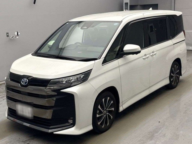 TOYOTA NOAH — фото