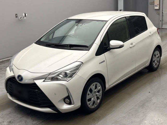 TOYOTA VITZ — фото