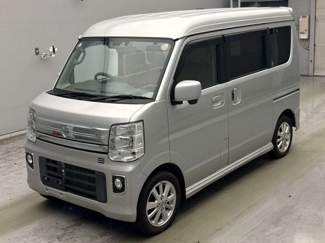 NISSAN CLIPPER — фото
