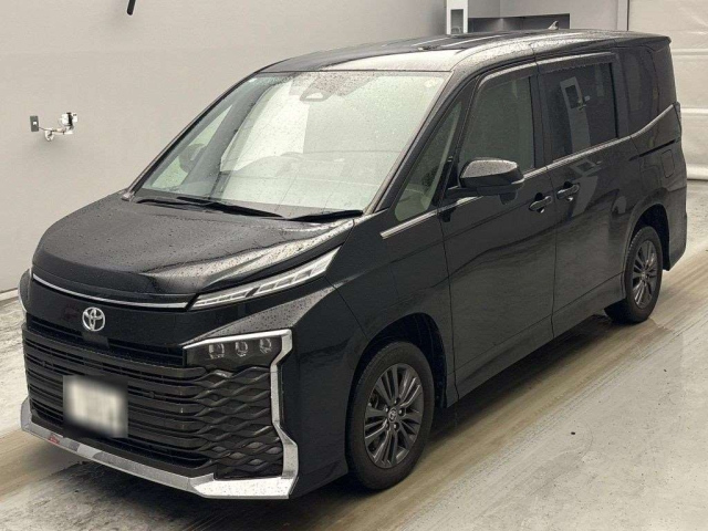 TOYOTA VOXY — фото