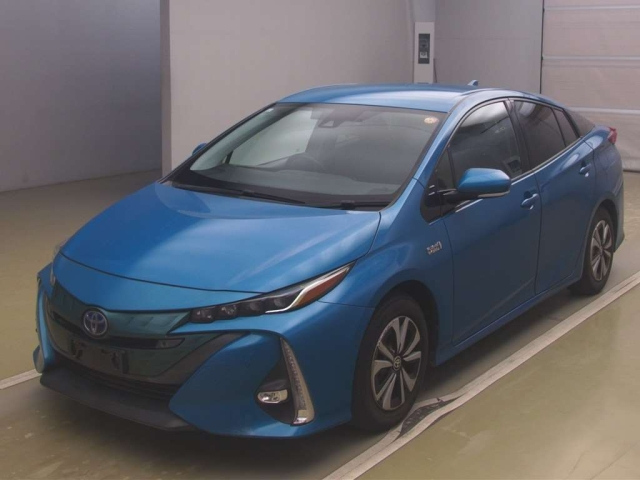 TOYOTA PRIUS — фото