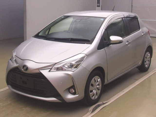 TOYOTA VITZ — фото