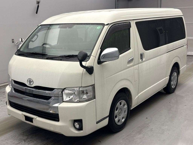 TOYOTA HIACE — фото