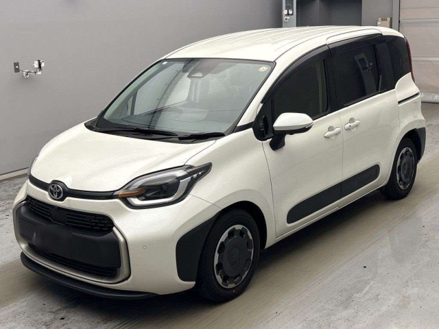 TOYOTA SIENTA — фото