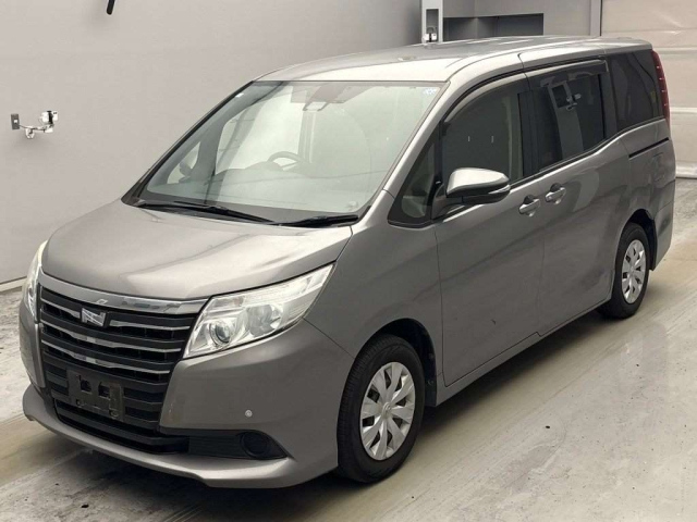 TOYOTA NOAH — фото