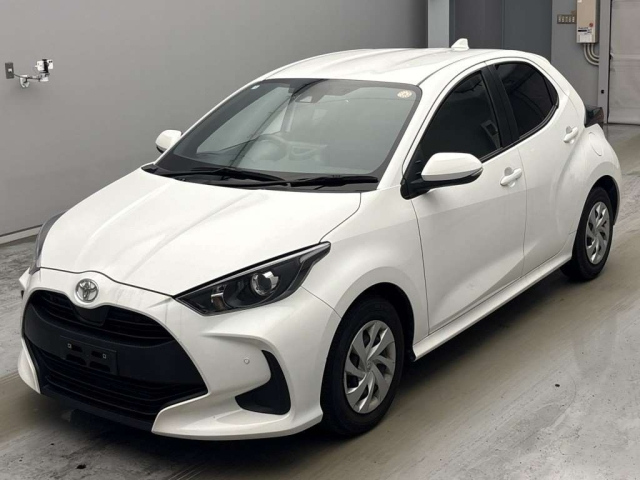 TOYOTA YARIS — фото