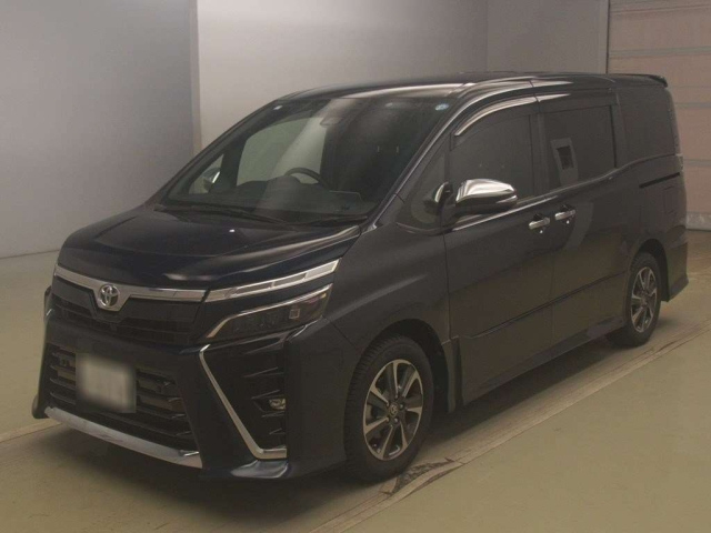 TOYOTA VOXY — фото