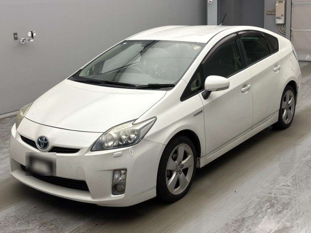 TOYOTA PRIUS — фото
