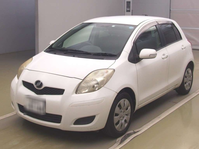 TOYOTA VITZ — фото