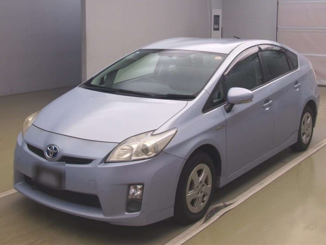 TOYOTA PRIUS — фото