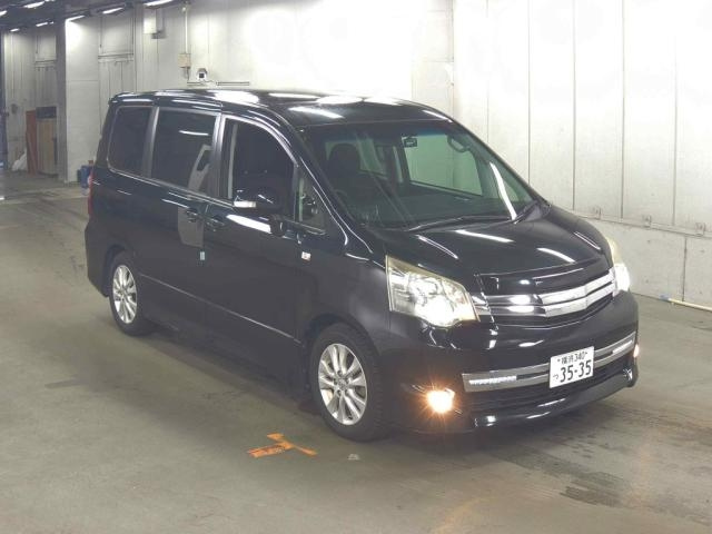 TOYOTA NOAH — фото